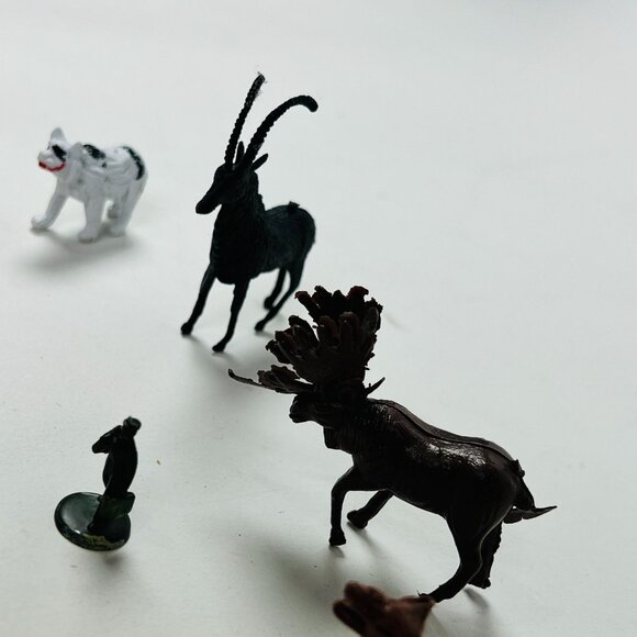 Miniature Animal & Preiser People Figurine HO Scale Plastic Accessories - Picture 6 of 7